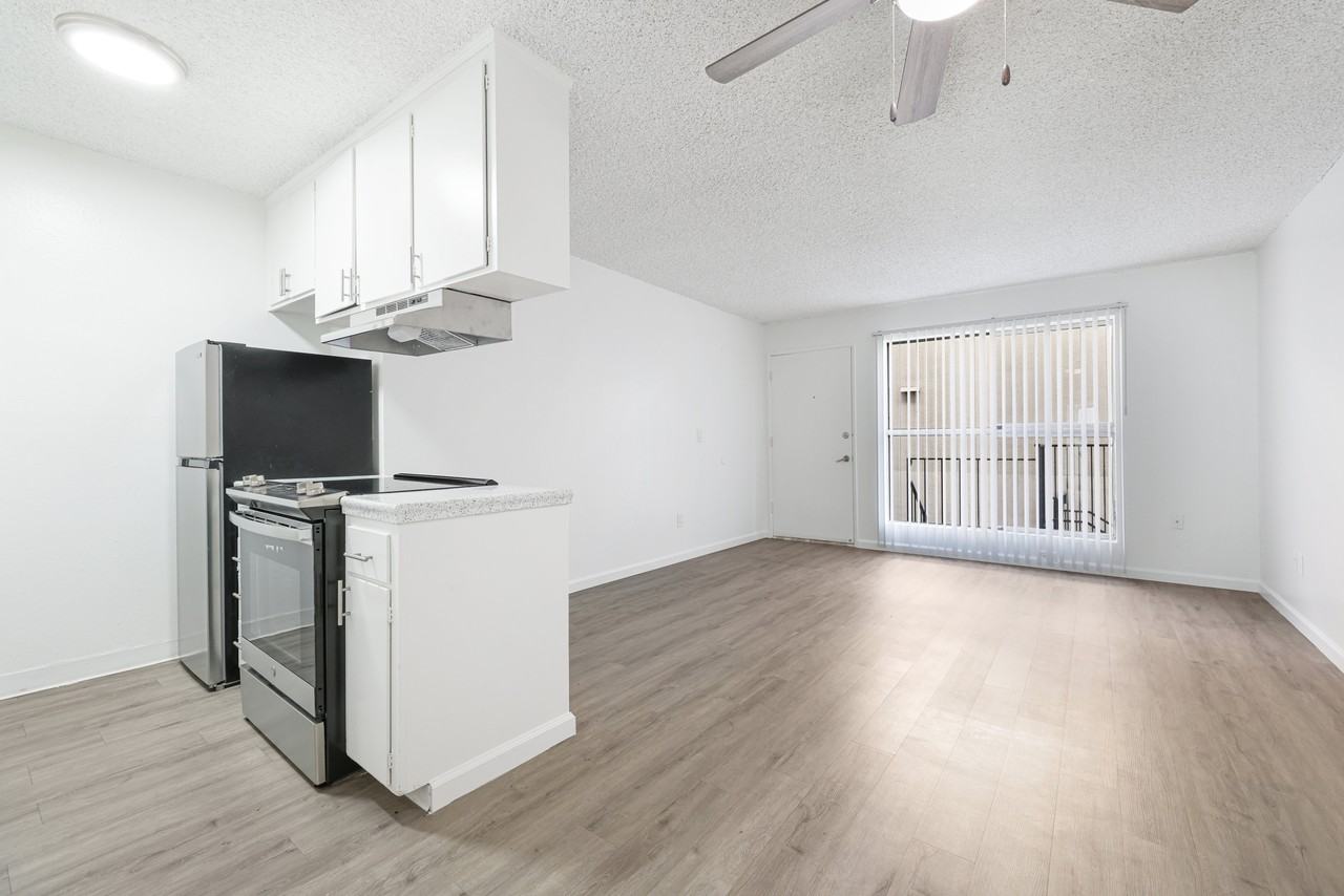 Rolando Court Apartments - Photo 7 of 24