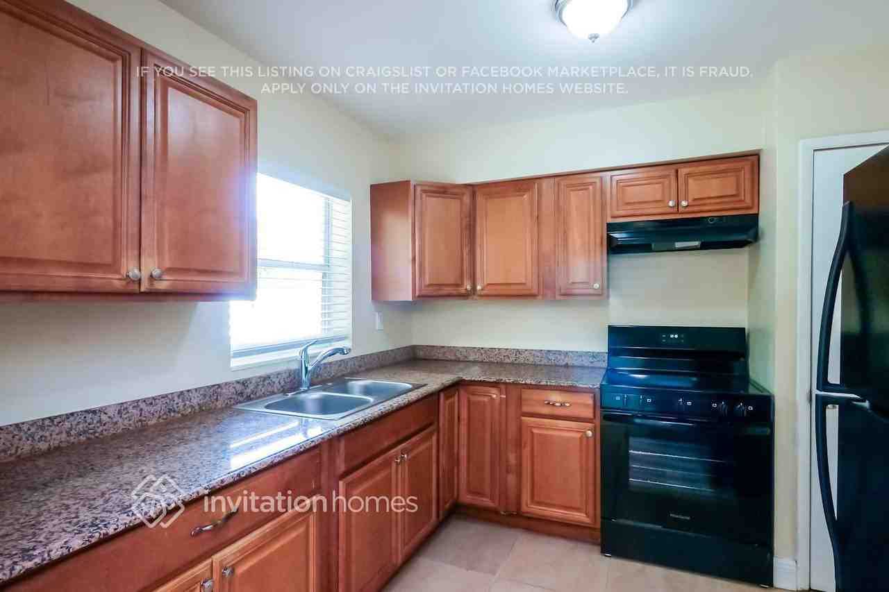 931 Arizona Avenue - Photo 6 of 17