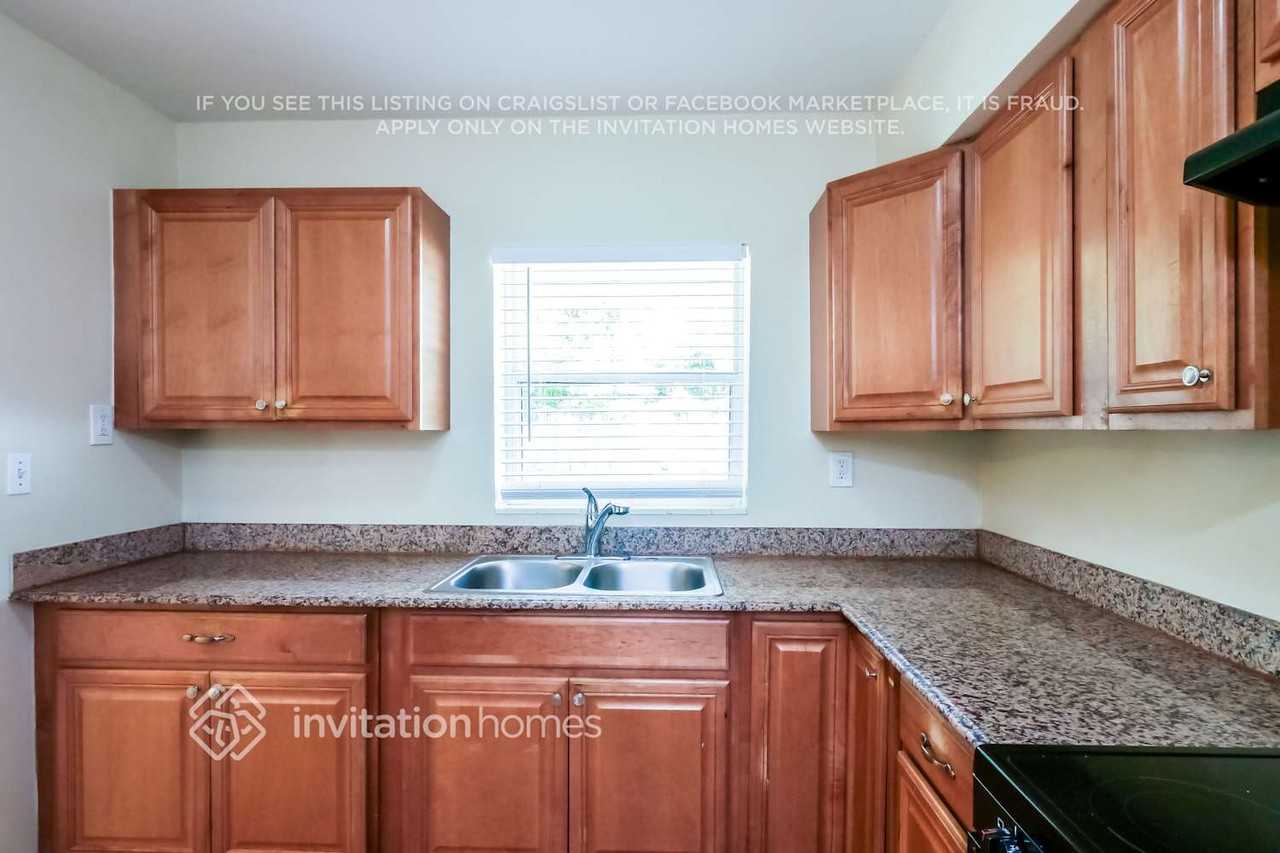 931 Arizona Avenue - Photo 7 of 17