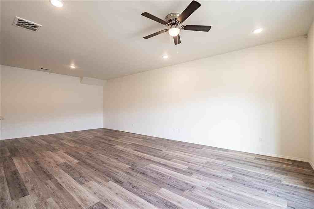 931 S Rupple Rd #2 - Photo 3 of 31