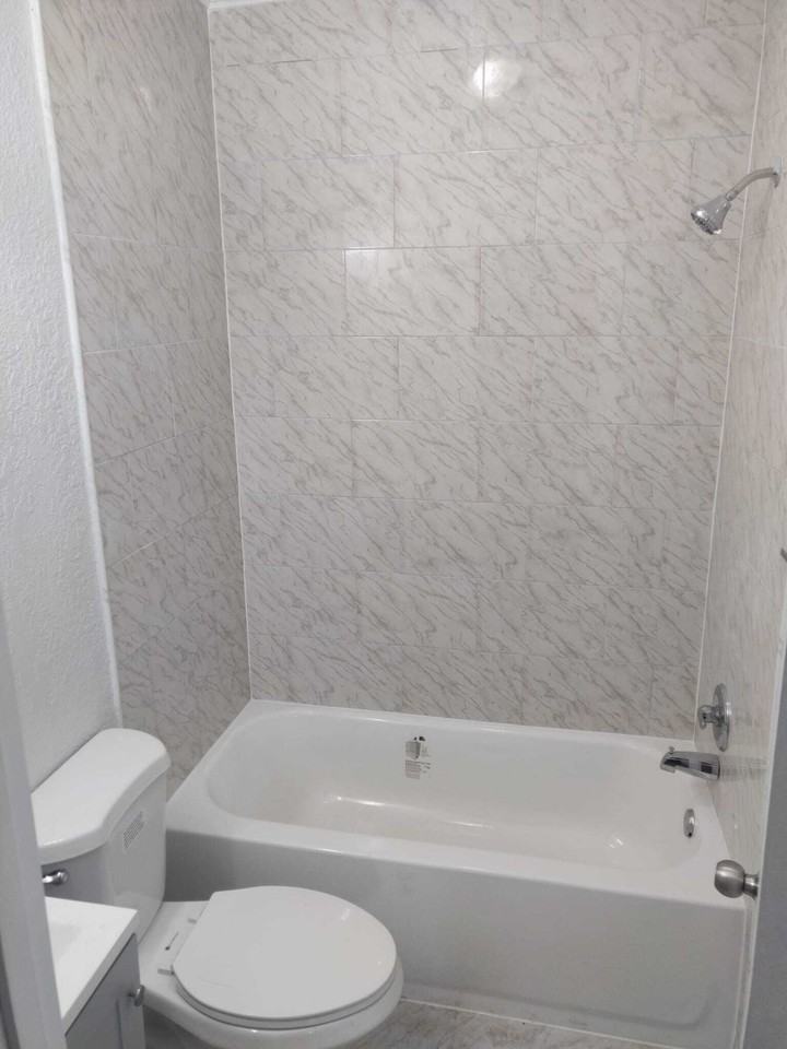 210 SW 7 ST Front House - Photo 4 of 8