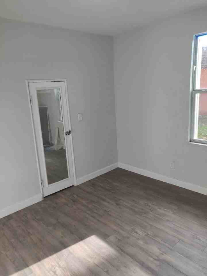 210 SW 7 ST Front House - Photo 6 of 8