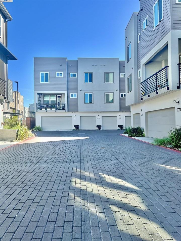 1712 17th St - Photo 3 of 31