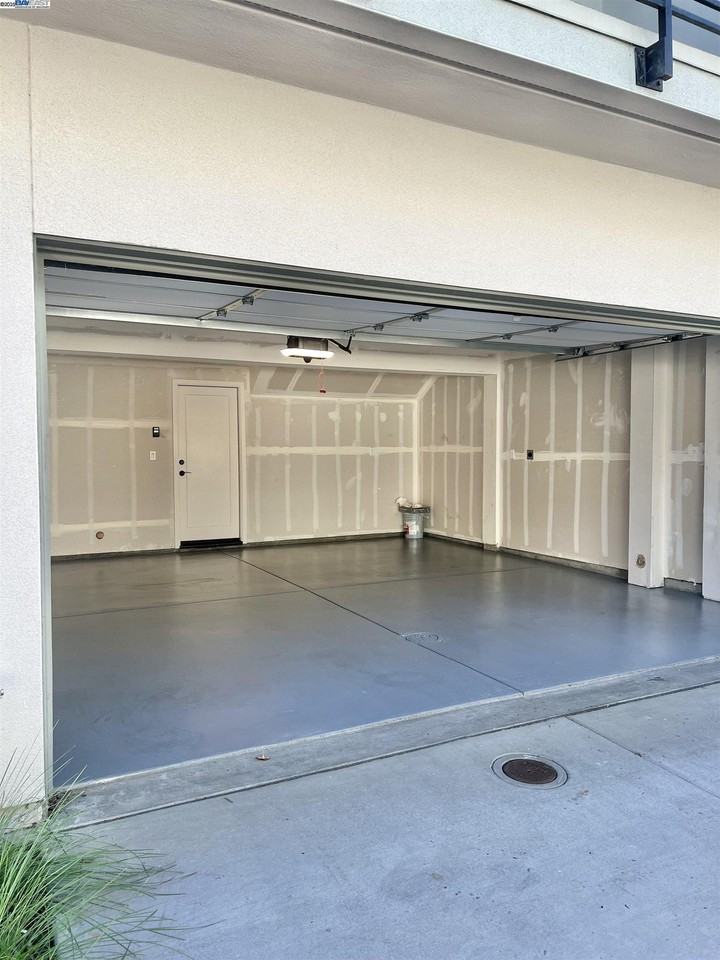 1712 17th St - Photo 4 of 31