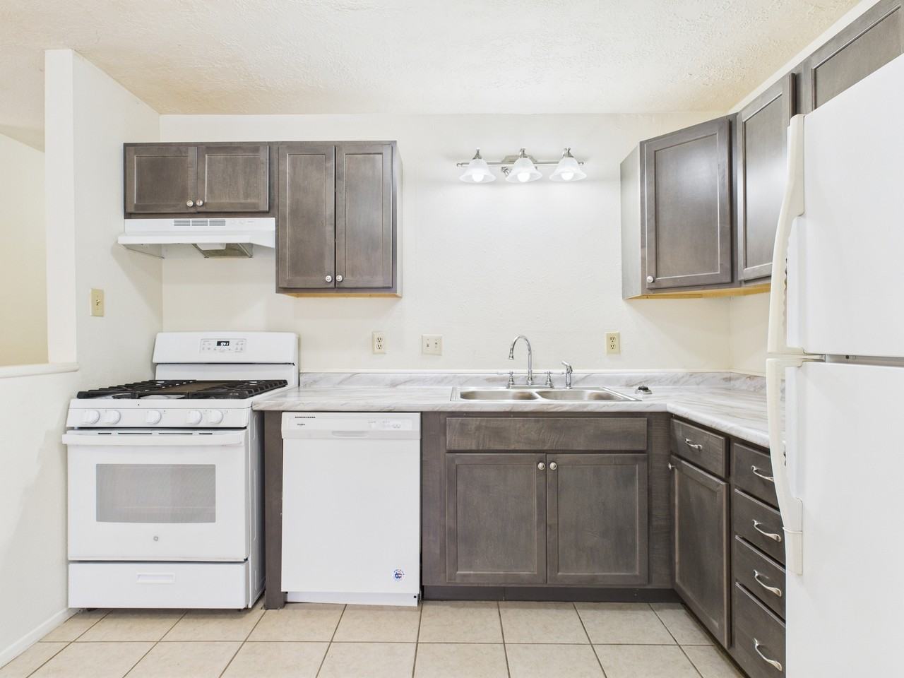 807 Frio Circle B - Photo 3 of 28