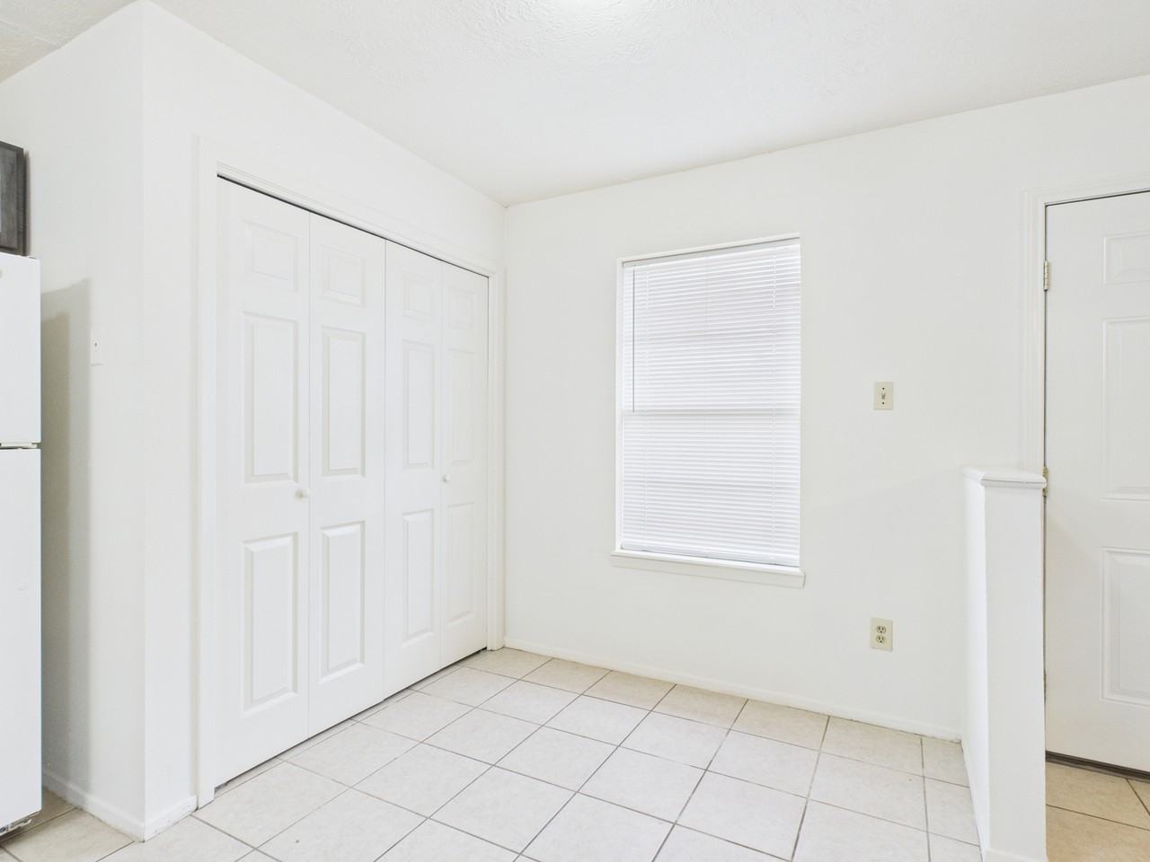 807 Frio Circle B - Photo 7 of 28