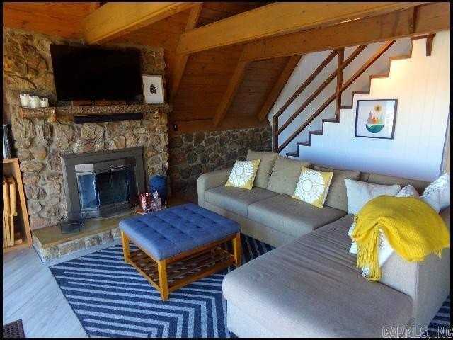 136 Catalina Cir - Photo 2 of 23