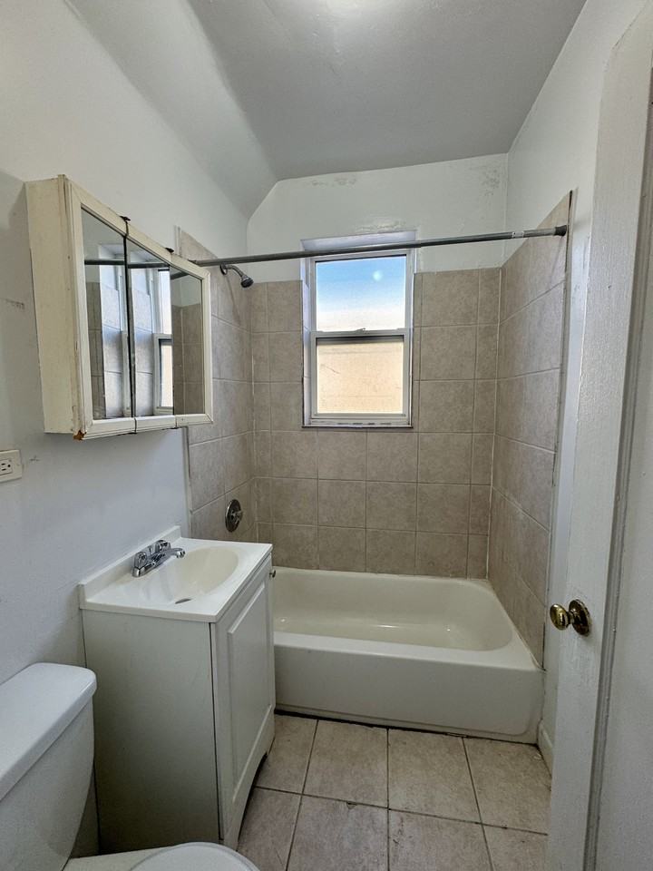 3244-46 N. Pulaski - Photo 3 of 4