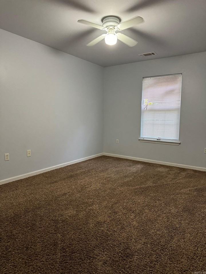 3223 Ludwig St - Photo 3 of 9