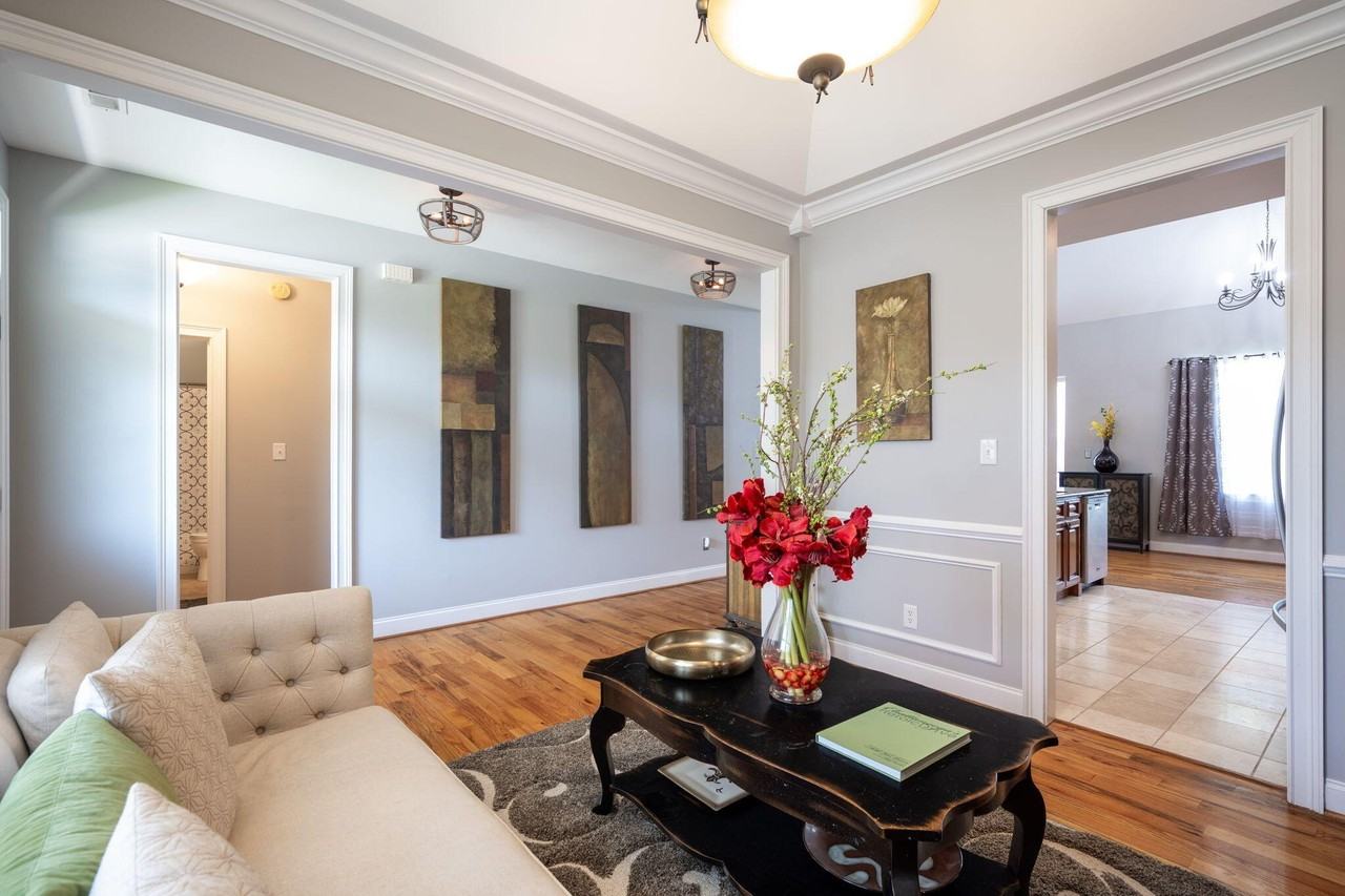 6853 Manassas Gap Ln - Photo 7 of 34