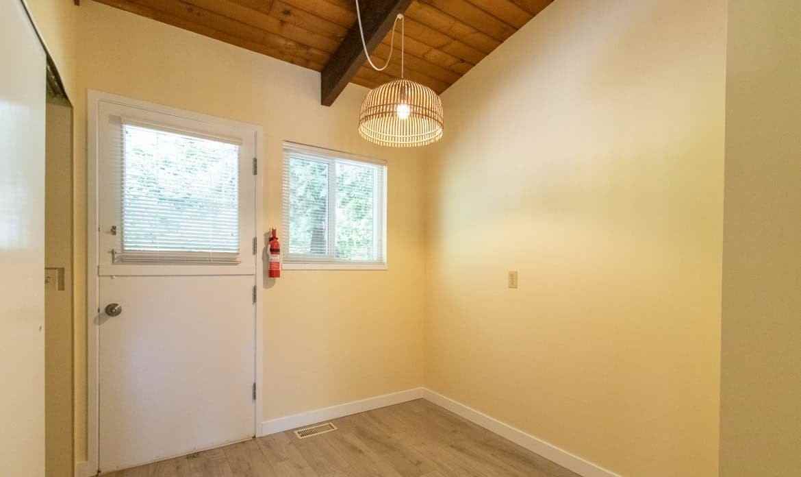 445 Burhill Road - Photo 6 of 27