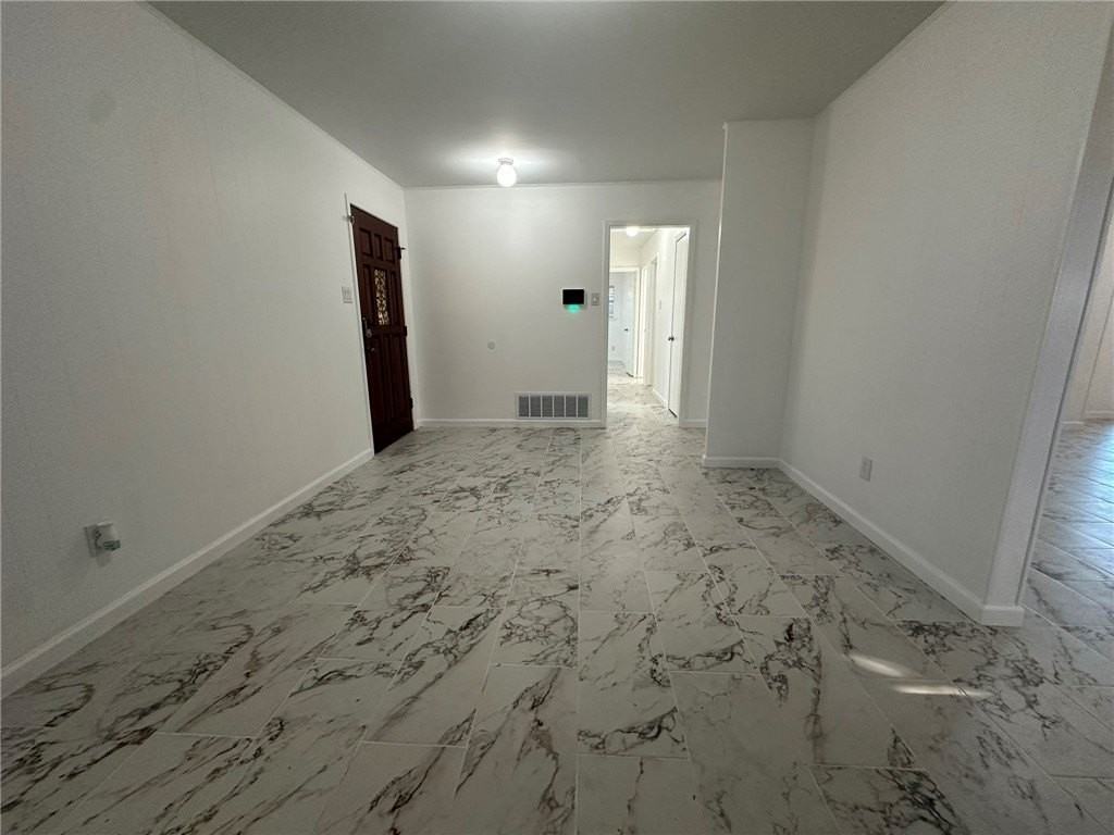 136 Daniel Moore St - Photo 6 of 40