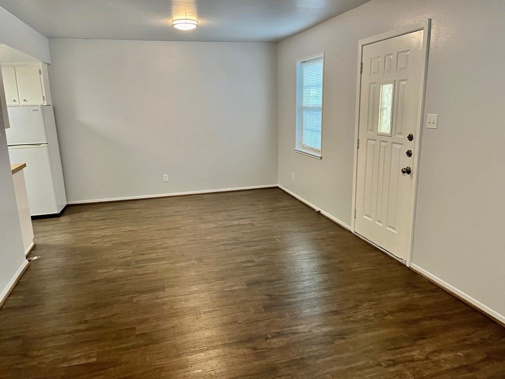 103 W Trailmoor Dr - Photo 2 of 10