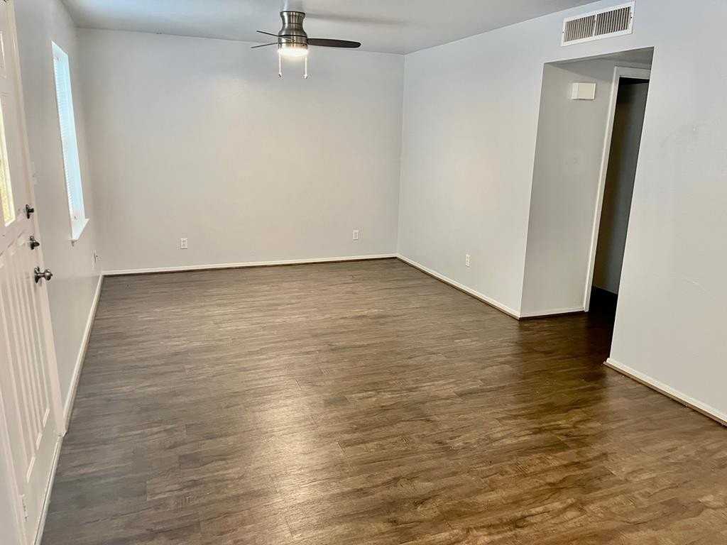 103 W Trailmoor Dr - Photo 3 of 10