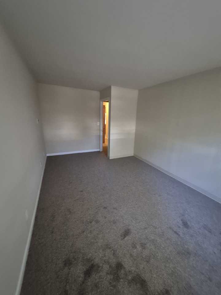 Tudor Terrace Apartments - Photo 6 of 12