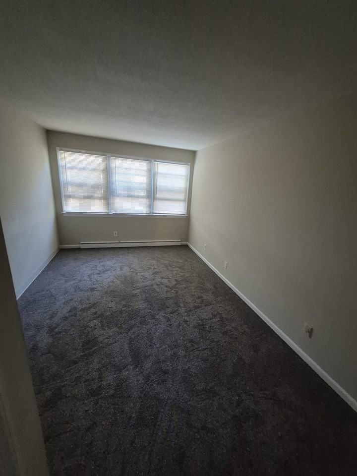 Tudor Terrace Apartments - Photo 7 of 12