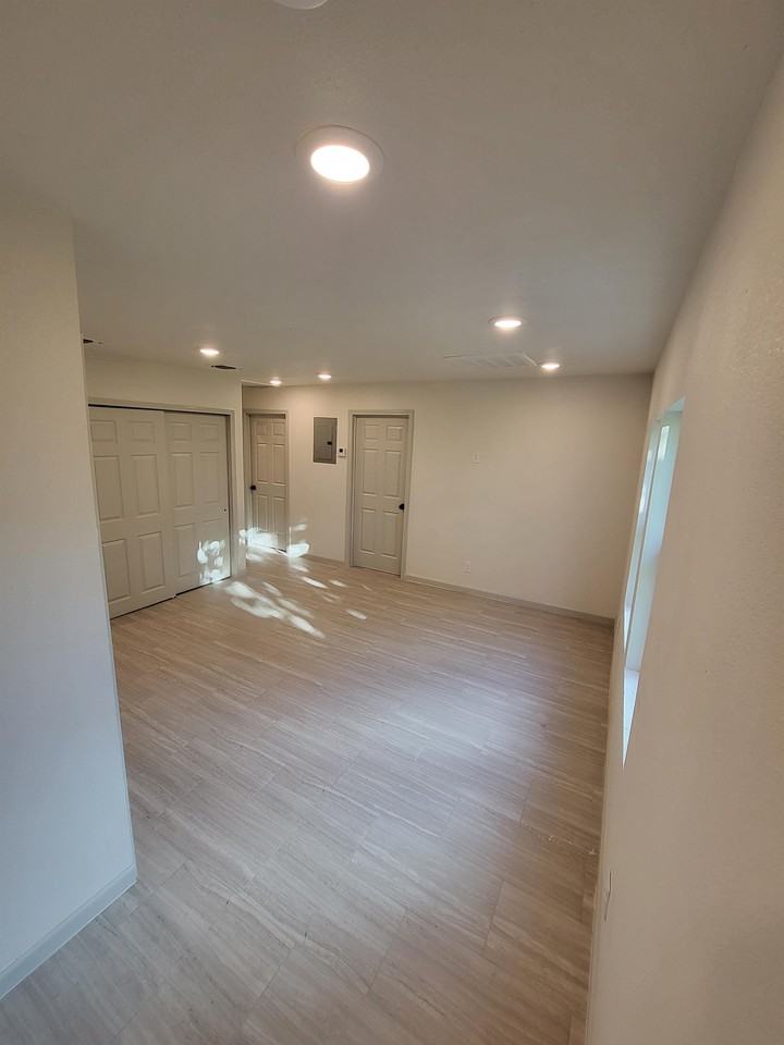 Castroville - Photo 2 of 50