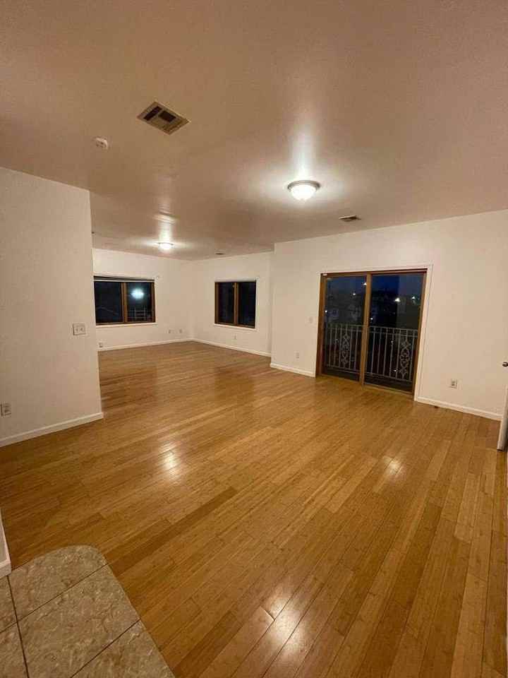 41-43 Manufacturers Place - Photo 4 of 9