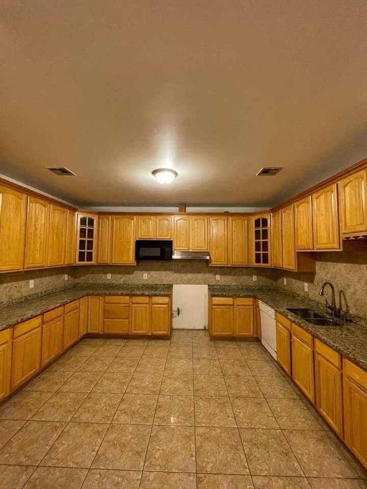 41-43 Manufacturers Place - Photo 5 of 9