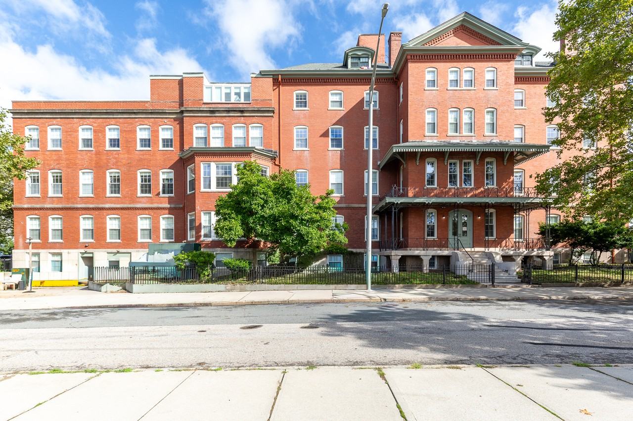 180 George M Cohan Boulevard - Photo 3 of 44