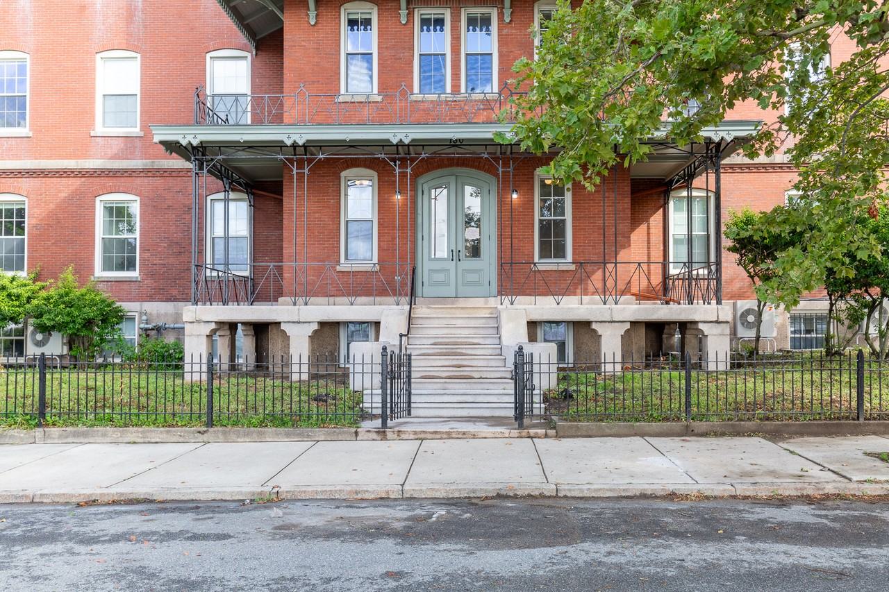 180 George M Cohan Boulevard - Photo 5 of 50