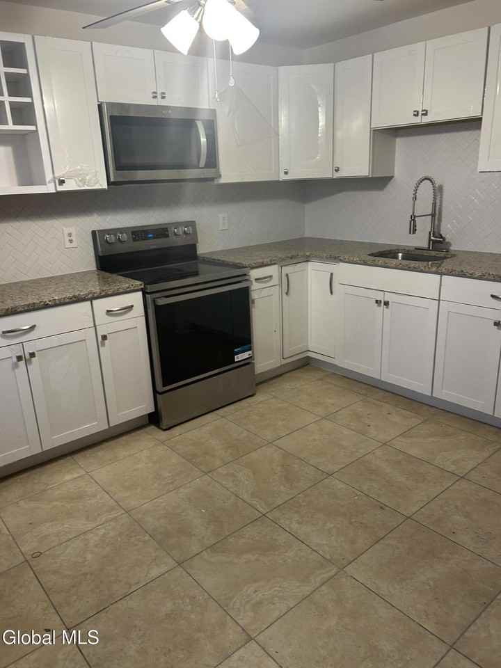 18 1/2 Voorhees St Unit 1 #1 - Photo 3 of 7