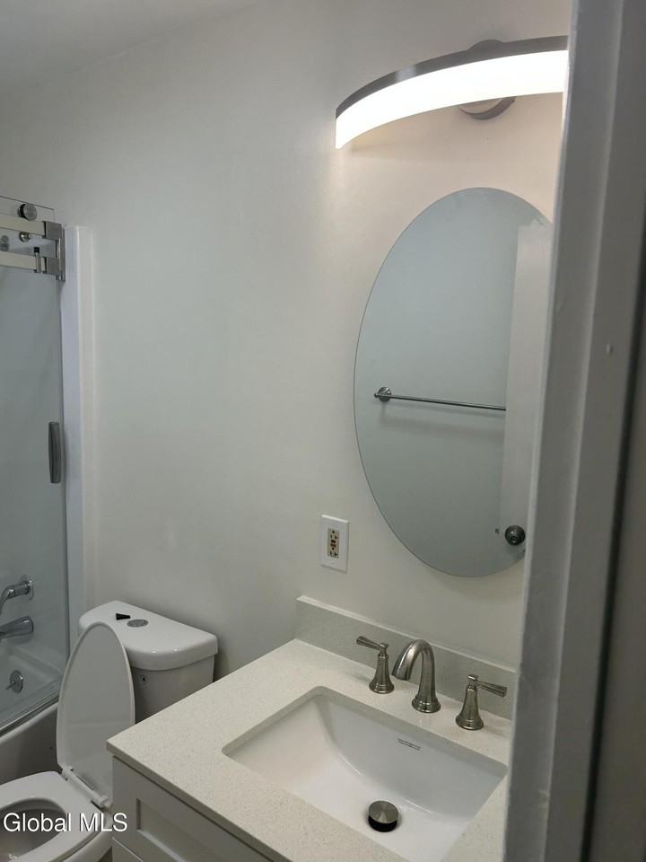 18 1/2 Voorhees St Unit 1 #1 - Photo 5 of 7