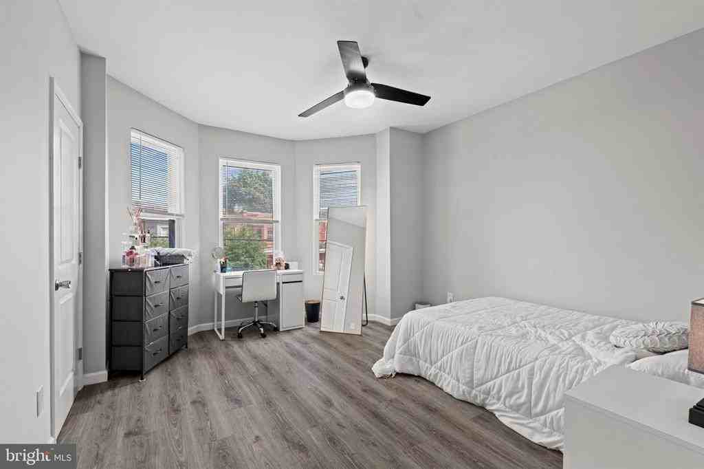 4928 Florence Avenue - Photo 5 of 20