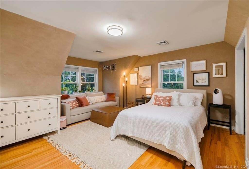 160 Glenbrook Rd #1A - Photo 2 of 37