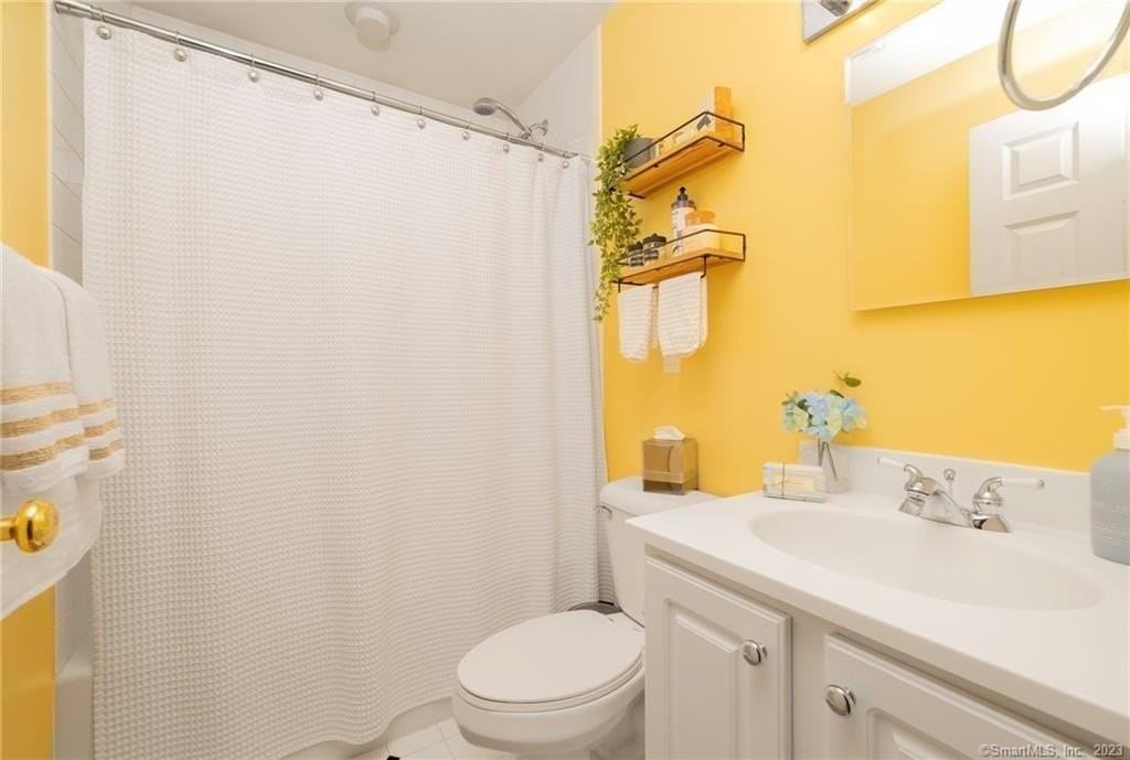 160 Glenbrook Rd #1A - Photo 4 of 37