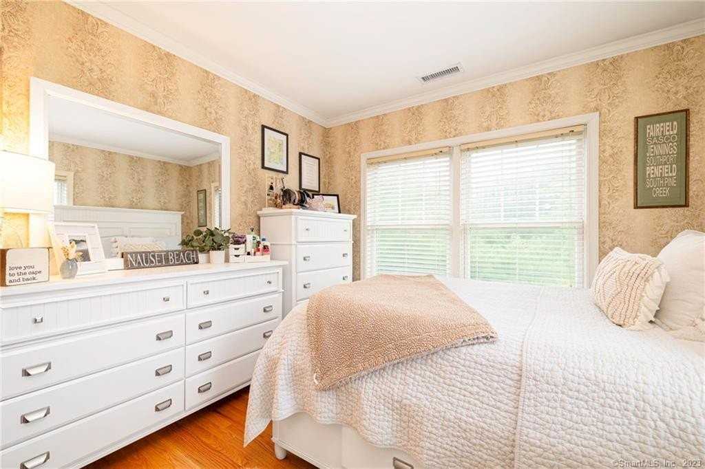 160 Glenbrook Rd #1A - Photo 7 of 37