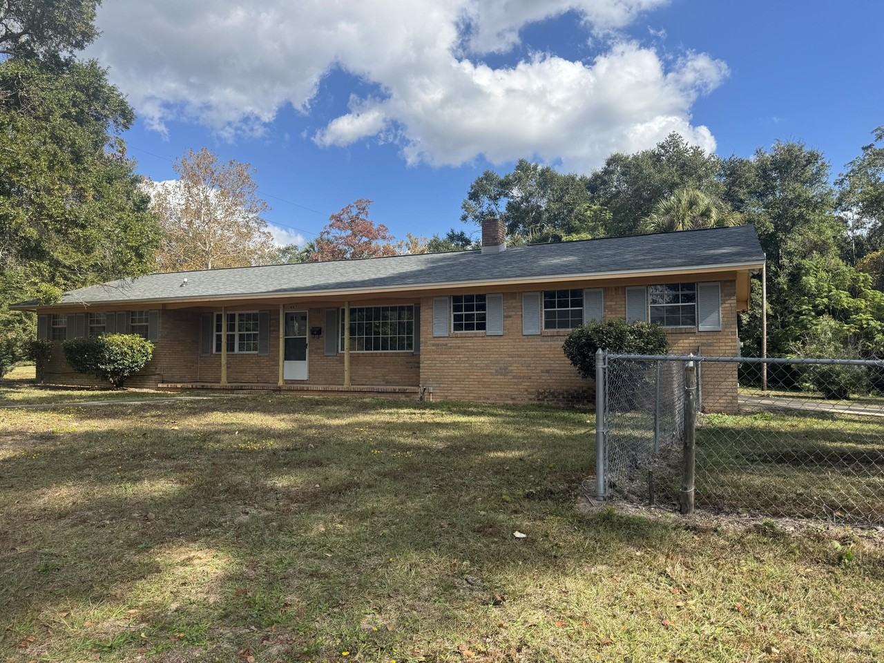 697 Green St - Photo 2 of 20