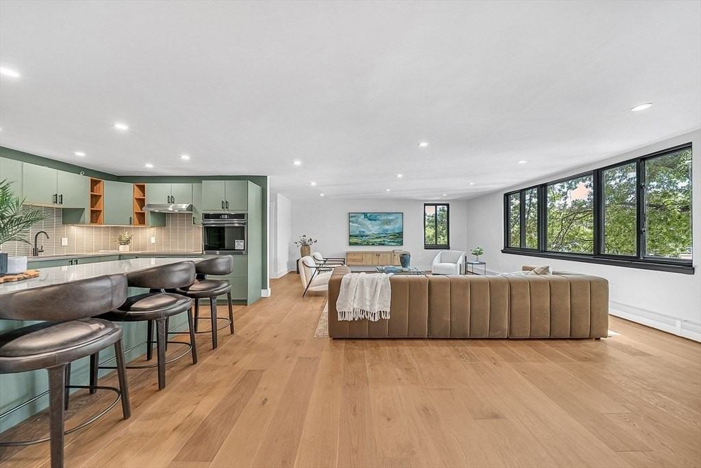 935 Washington St - Photo 2 of 21