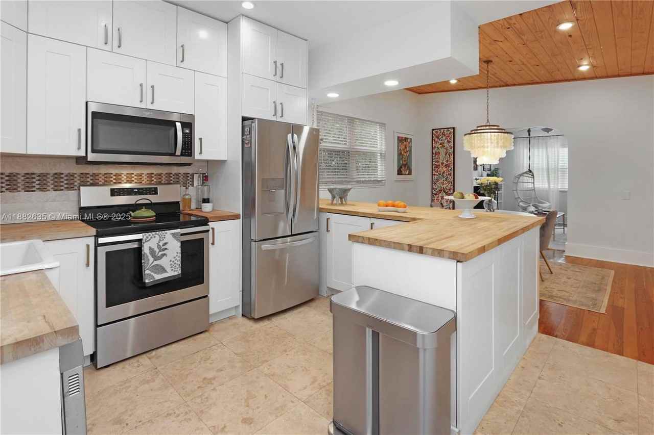 1648 Adams St - Photo 2 of 8