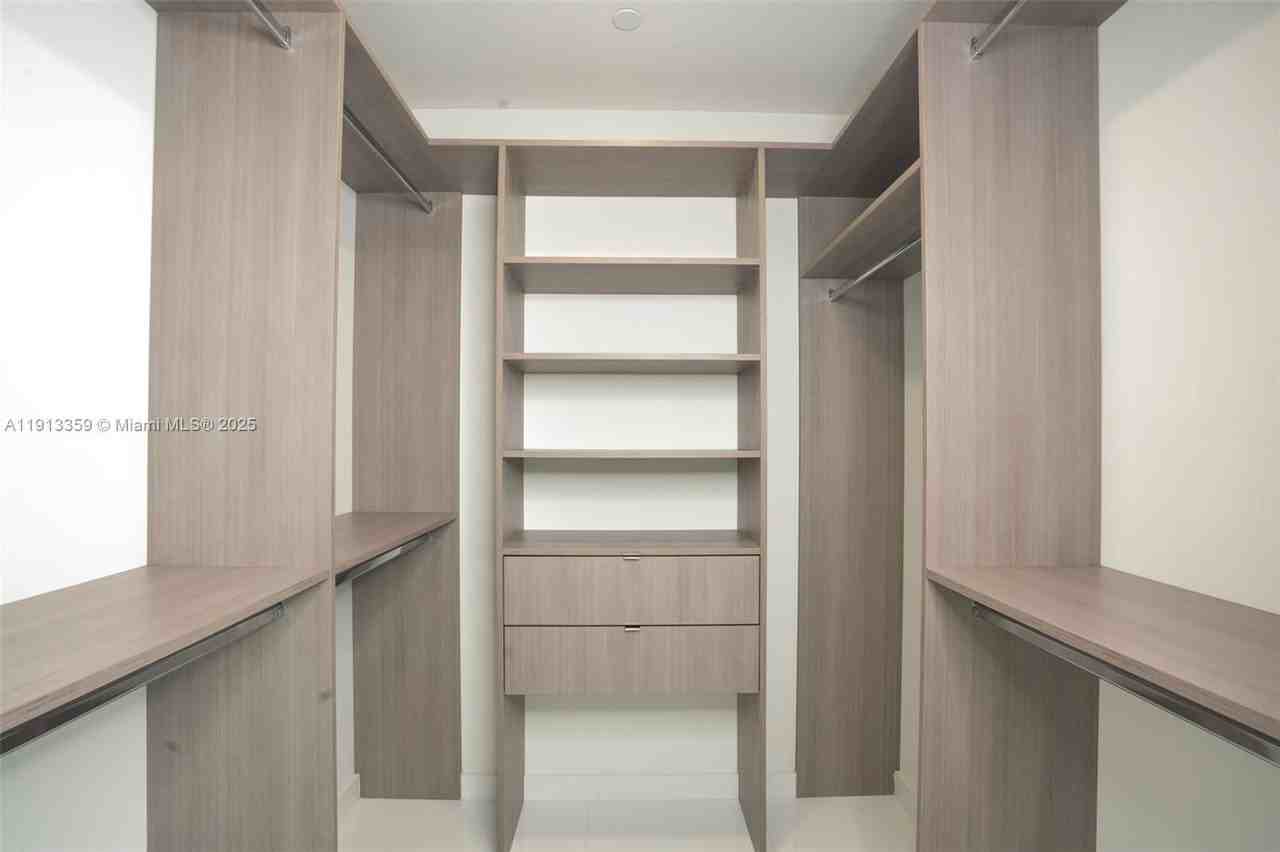 851 Ne 1st Ave - Photo 5 of 8