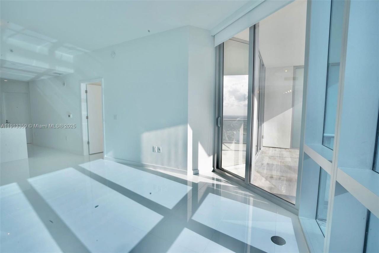 851 Ne 1st Ave - Photo 7 of 8