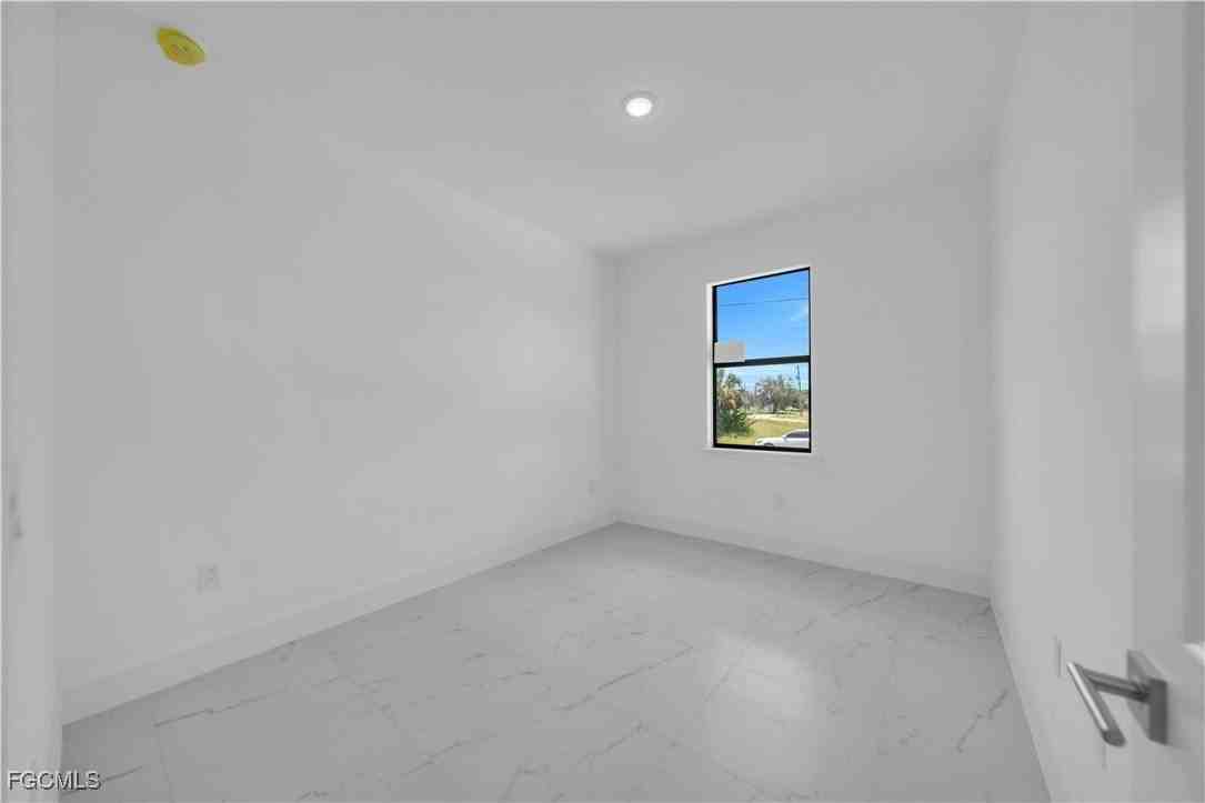 936 936/938 Homestead Road S - Photo 5 of 9