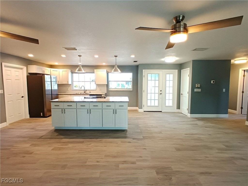 424 Bayshore Dr - Photo 4 of 16