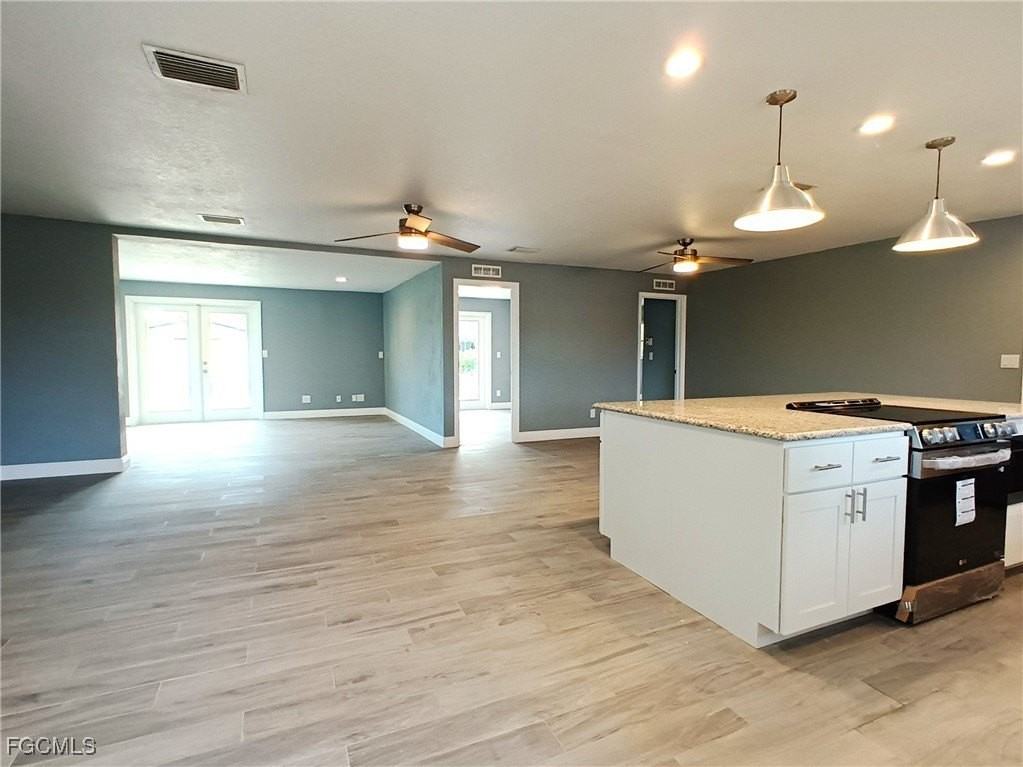 424 Bayshore Dr - Photo 5 of 16