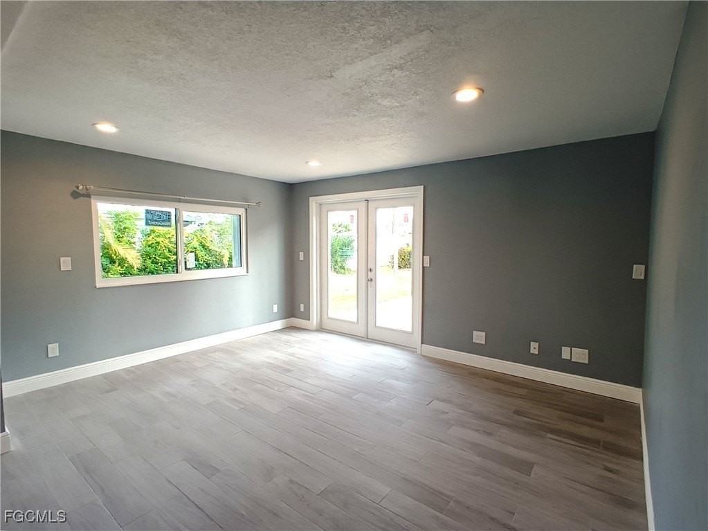 424 Bayshore Dr - Photo 7 of 16