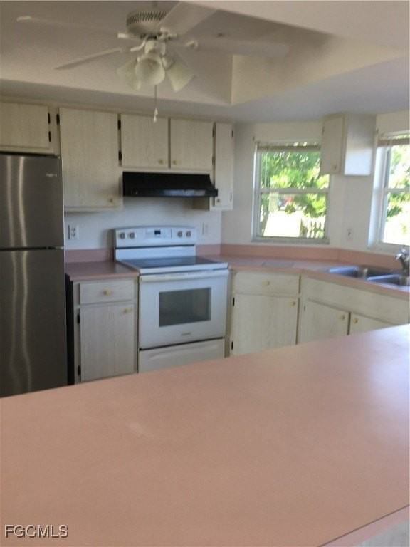 1546 Ne 8th Pl - Photo 3 of 12