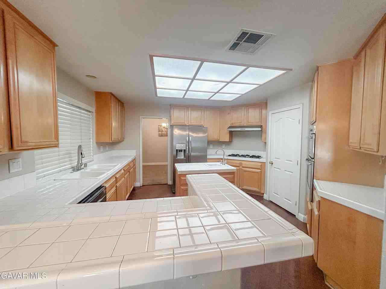 4011 Dee Dee Ct - Photo 6 of 41