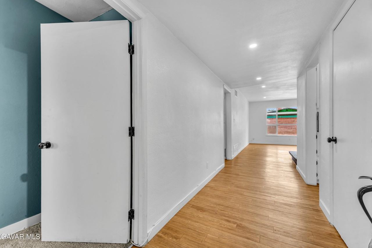 44526 Stanridge Ave - Photo 5 of 20