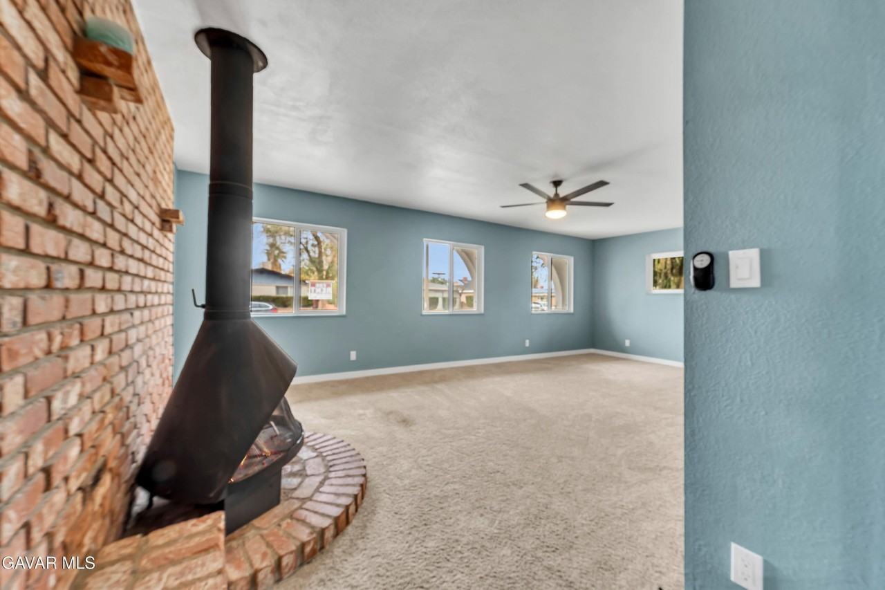 44526 Stanridge Ave - Photo 6 of 20