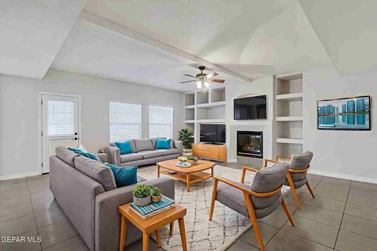 485 Jeweled Mesa Ct - Photo 2 of 50