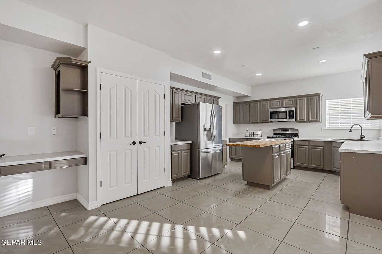 485 Jeweled Mesa Ct - Photo 7 of 50