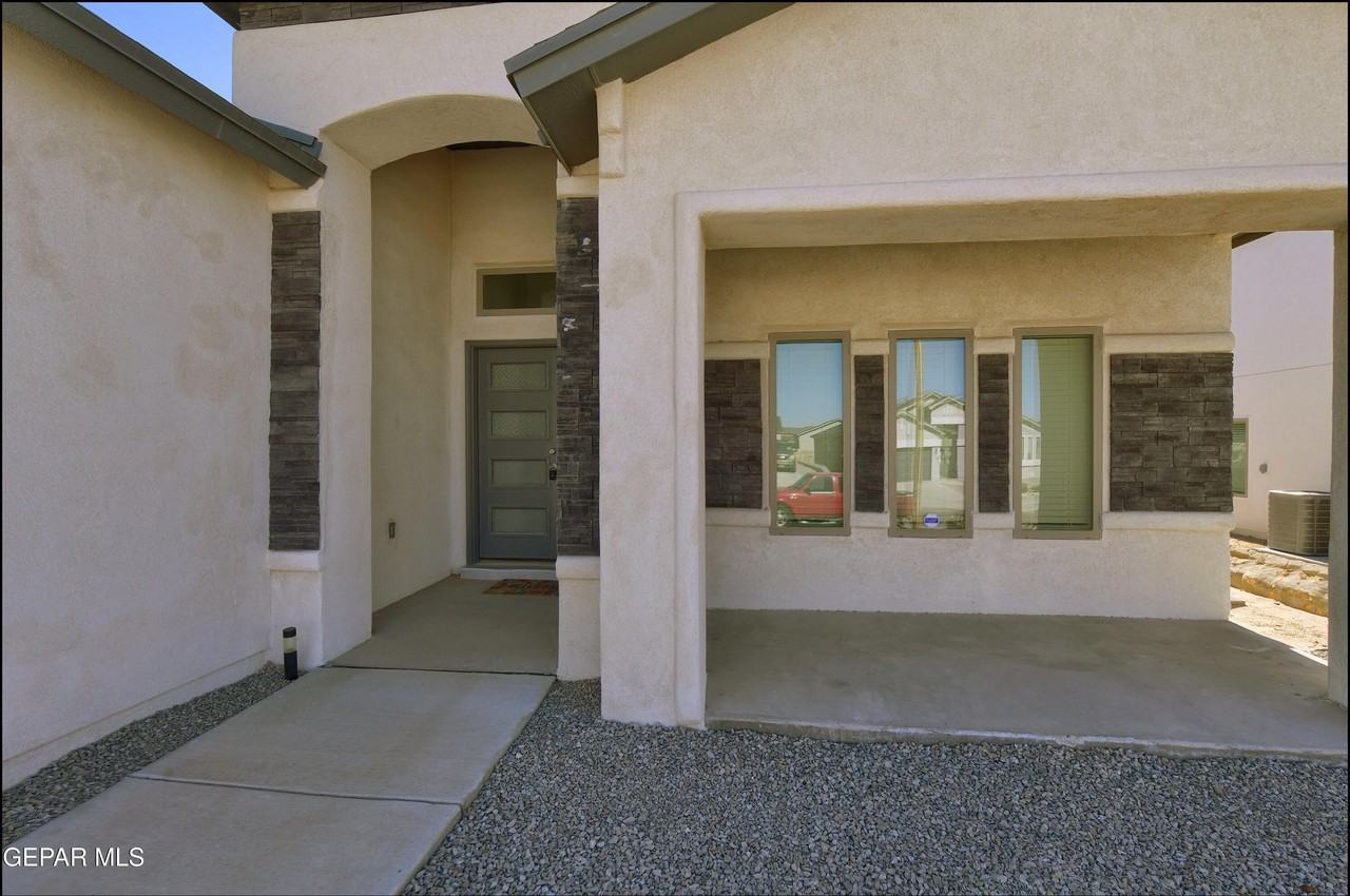 12844 Giovanni Grajeda Avenue - Photo 6 of 47