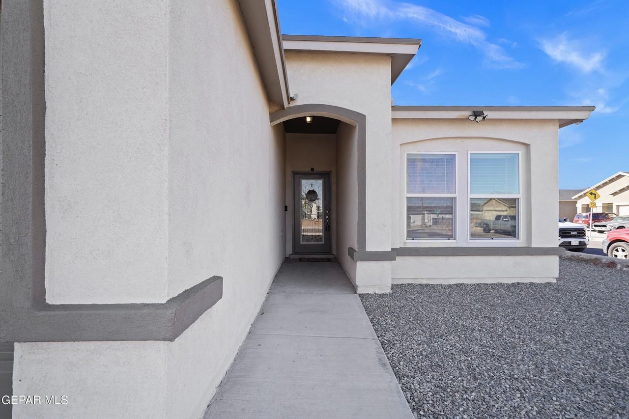 5025 Marcella Santillana - Photo 4 of 32