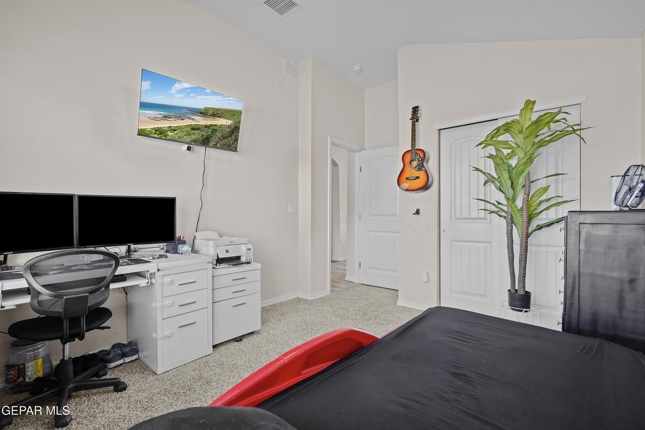 5025 Marcella Santillana - Photo 6 of 32