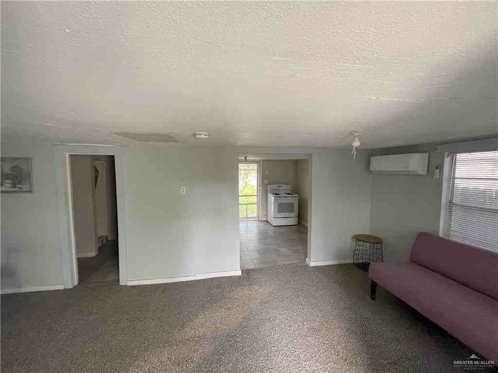 707 E Plaza St - Photo 4 of 14